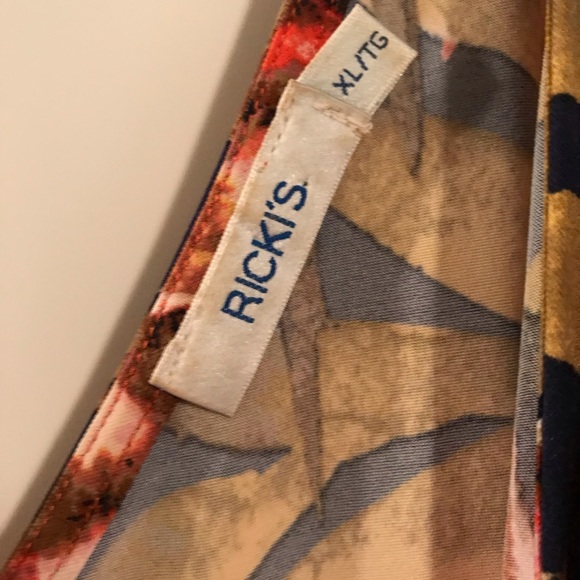 Ladies Dress - Picture 2 of 2